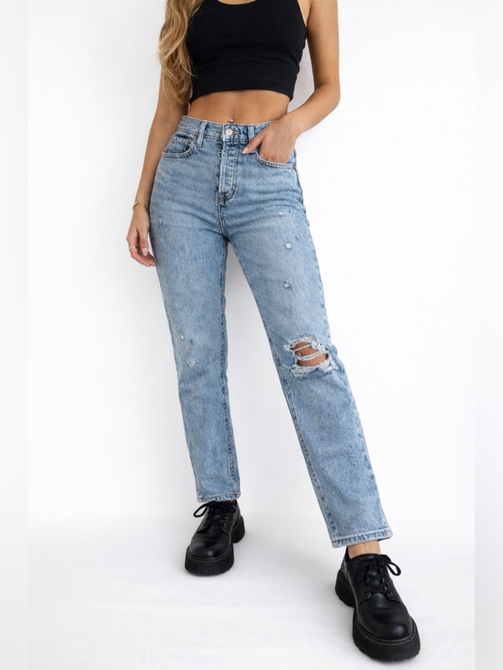 Old Navy Sky Hi Straight Jeans Size 2 Light Wash Distressed High Rise Mom Denim